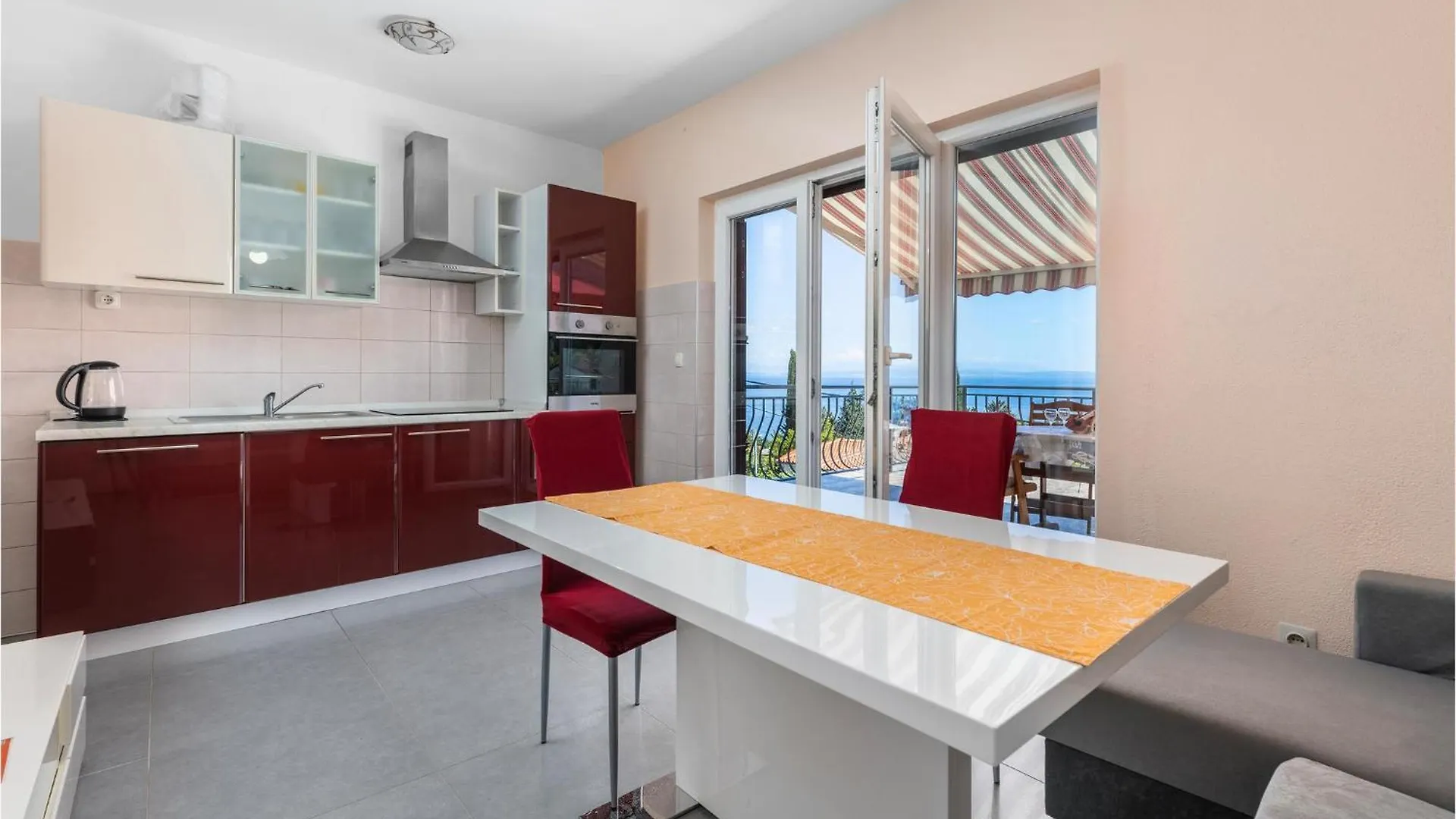 Cozy Apartment In Lovran With Kitchen